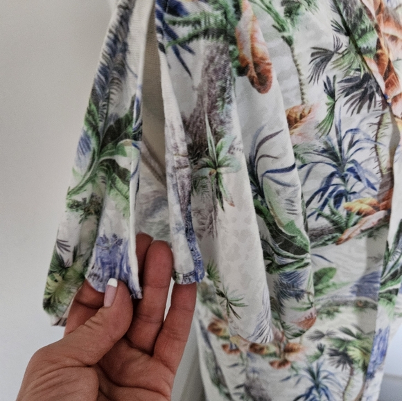 ๐ Beach wear top exotic print size small - Picture 3 of 5